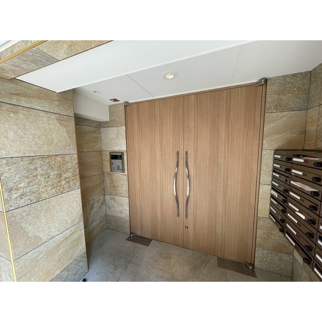 27/30 エントランス