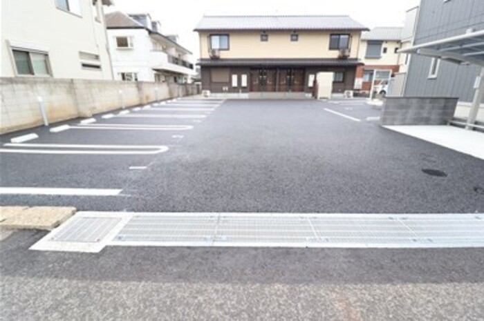 16/16 駐車場