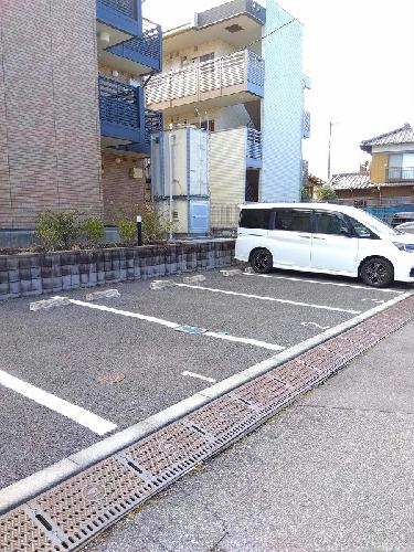 14/14 駐車場