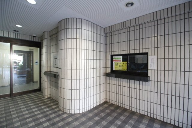 13/16 エントランス