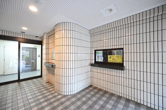 15/16 エントランス