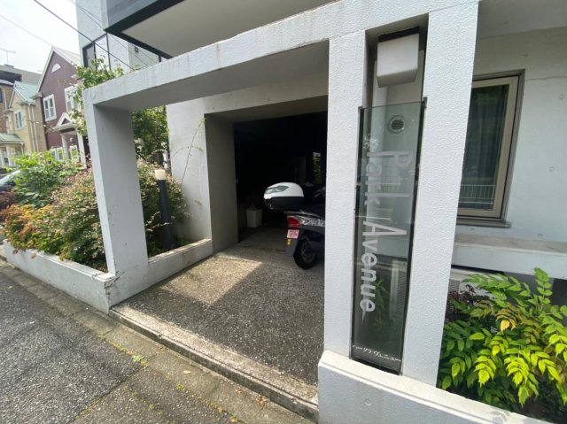 20/21 エントランス