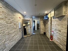 16/16 エントランス