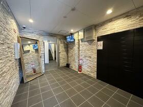 16/16 エントランス