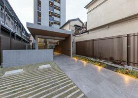 16/16 エントランス