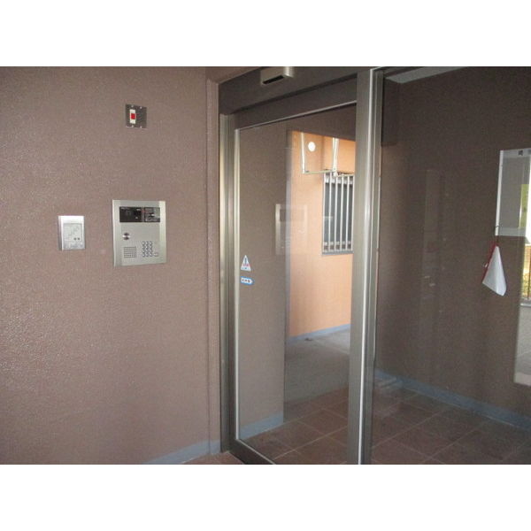 18/20 エントランス