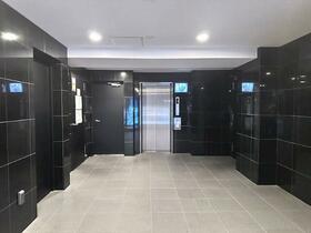 16/16 エントランス