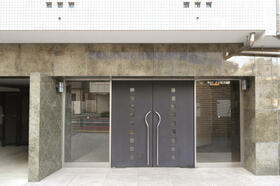 16/16 エントランス