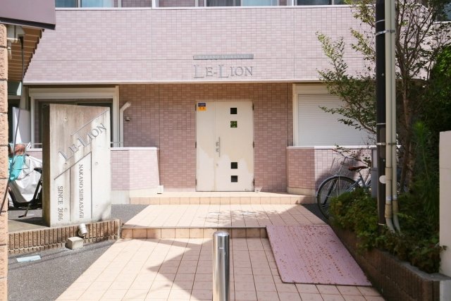 2/4 エントランス