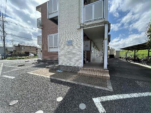 13/14 エントランス