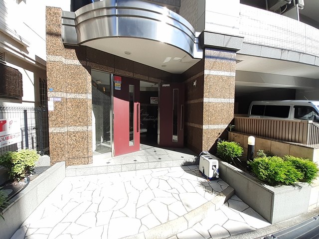 13/19 エントランス