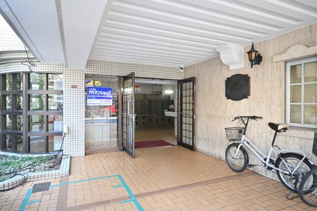 27/30 エントランス