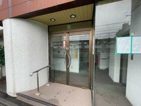 16/16 エントランス