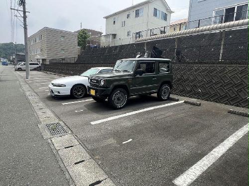 14/14 駐車場