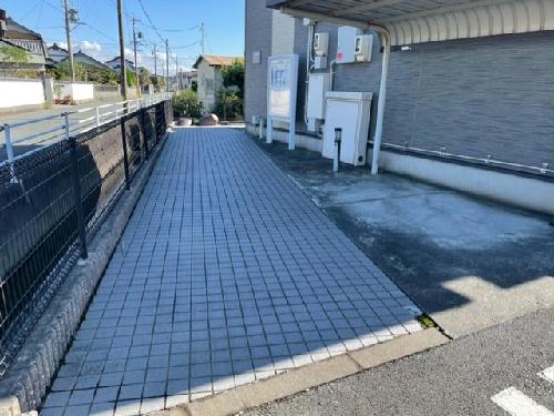 13/18 エントランス