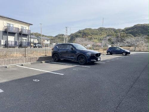 13/14 駐車場