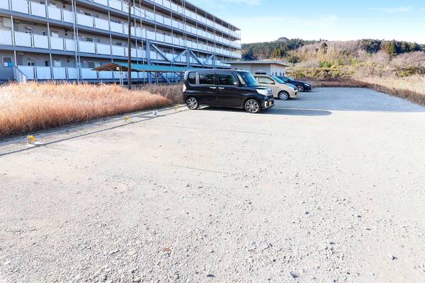 16/16 駐車場