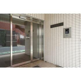 16/16 エントランス