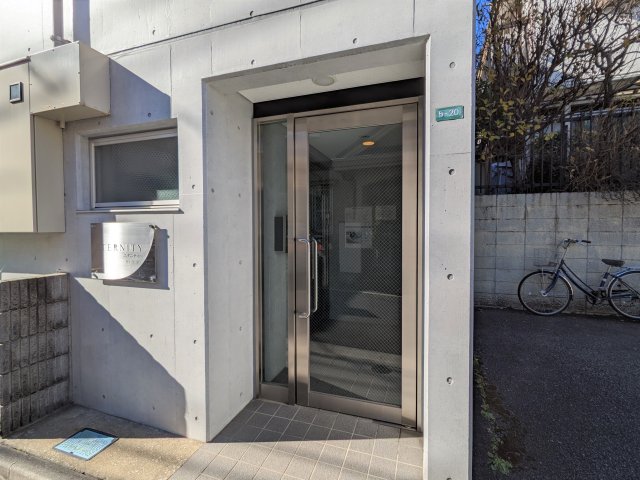 25/30 エントランス