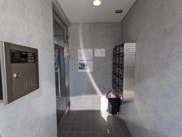 26/30 エントランス