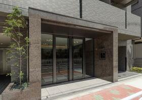 16/16 エントランス