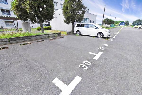 17/17 駐車場