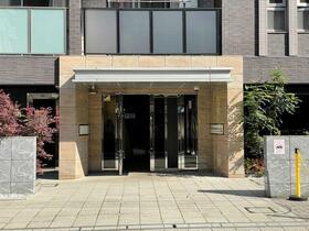 16/16 エントランス