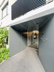 16/16 エントランス