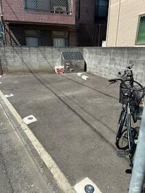 16/16 駐車場