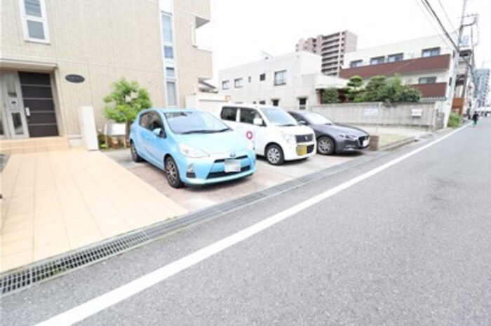 16/16 駐車場