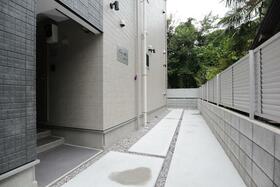 16/16 エントランス