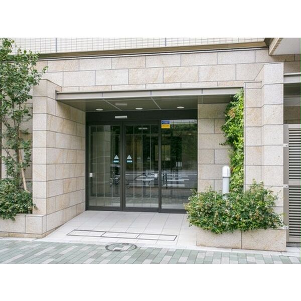 13/14 エントランス