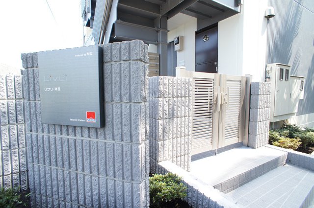 20/30 エントランス