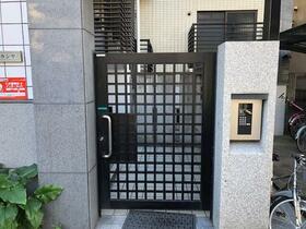 16/16 エントランス