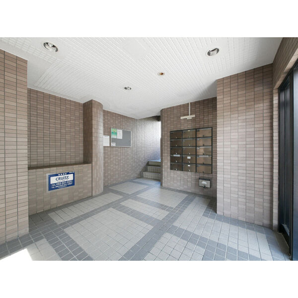 18/23 エントランス