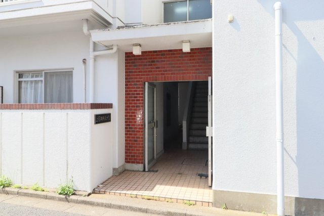 16/19 エントランス