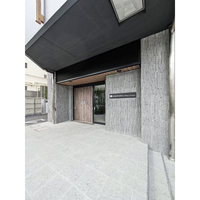 16/21 エントランス