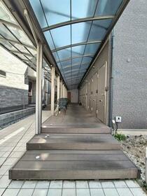 16/16 エントランス