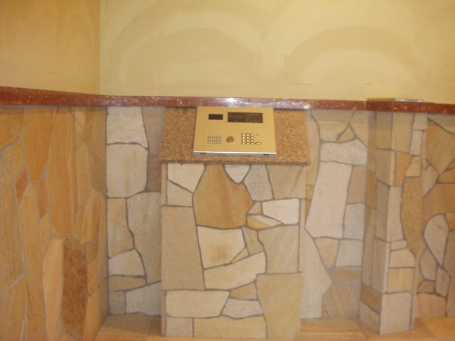 19/26 エントランス