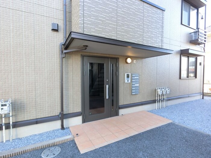 19/27 エントランス