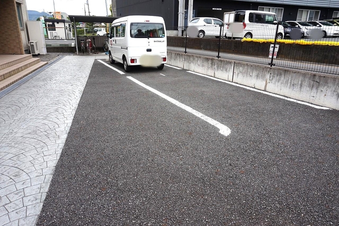 18/28 駐車場