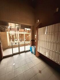 16/16 エントランス