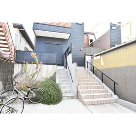 16/16 エントランス