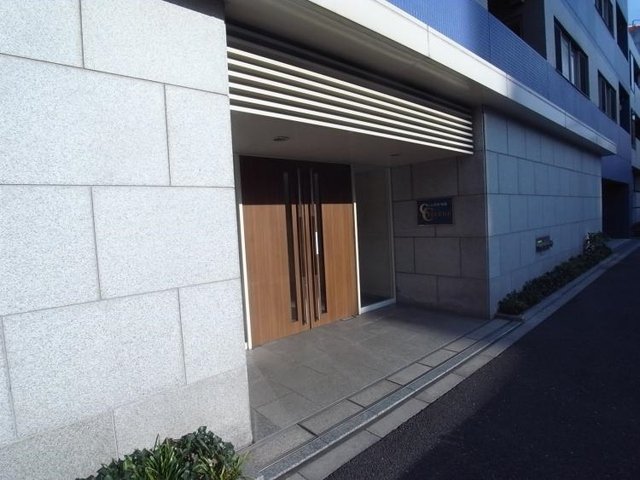 2/2 エントランス