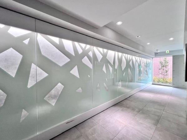 27/30 エントランス