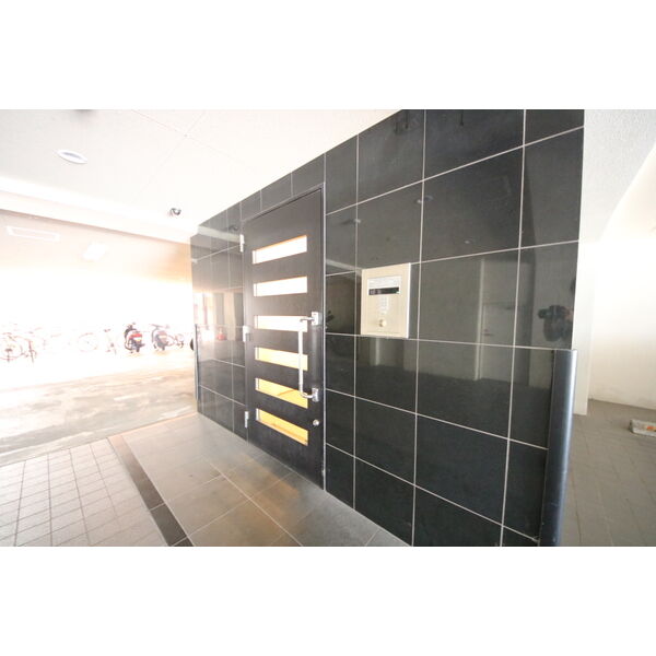 21/30 エントランス