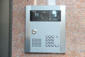 16/16 エントランス