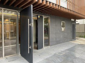 2/2 エントランス