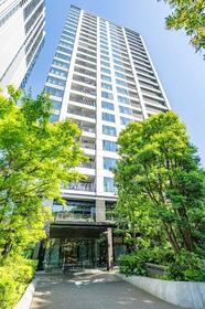 16/16 エントランス