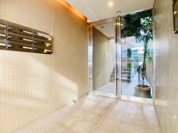 27/30 エントランス